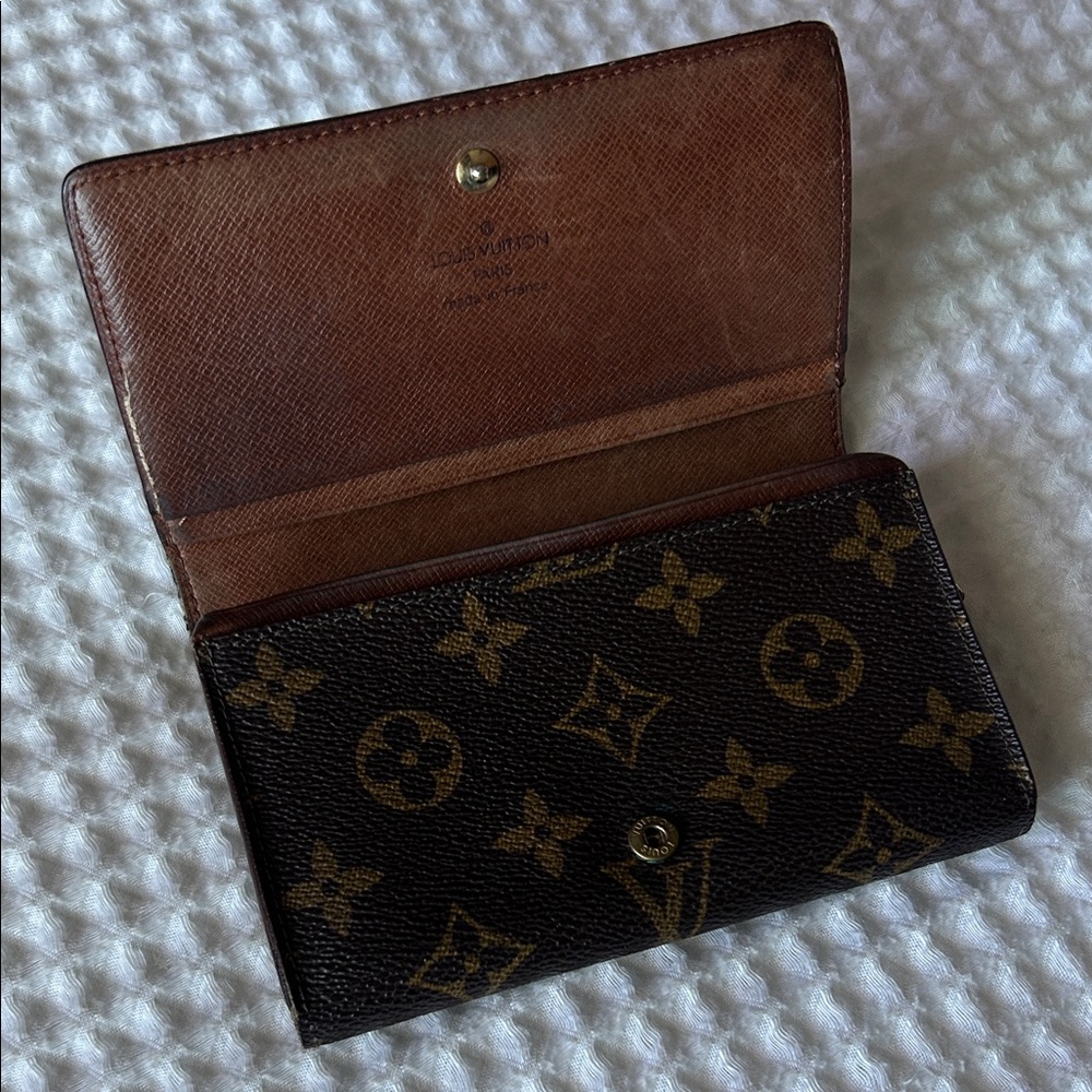 Pre-loved Louis Vuitton Monogram Wallet